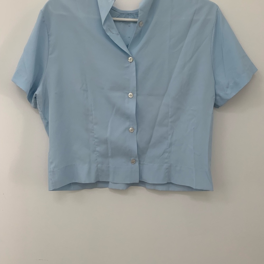 Vintage baby blue blouse 🧊 Buttons up the back
